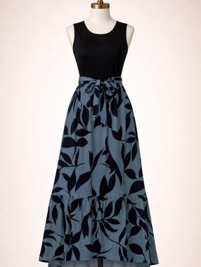 SHEIN Black and Blue Floral A-Line Skirt